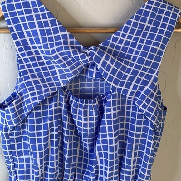 𝅺gap peplum top Sleeveless unique back design blue checked silky material - Picture 4 of 7